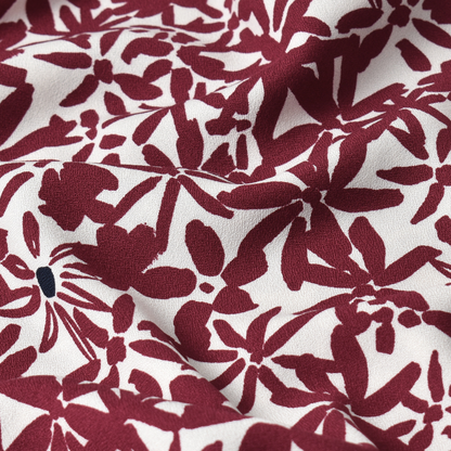 Fuchsia Kersen Bloemen Crepe Stof 100% ECOVERO Viscose 170 g/m²