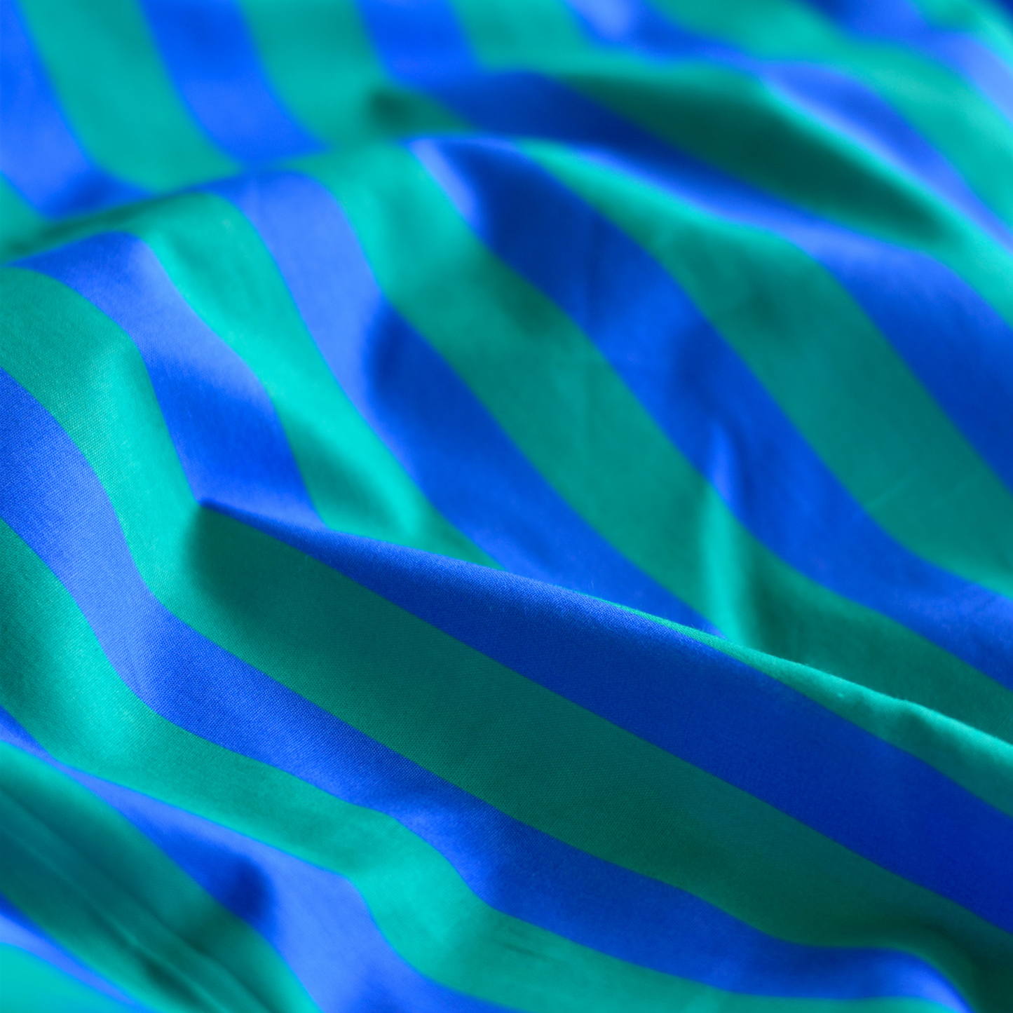 Blauw Groene Gestreepte Katoen Poplin Stof voor Kleding en Naaiprojecten 100 g/m²