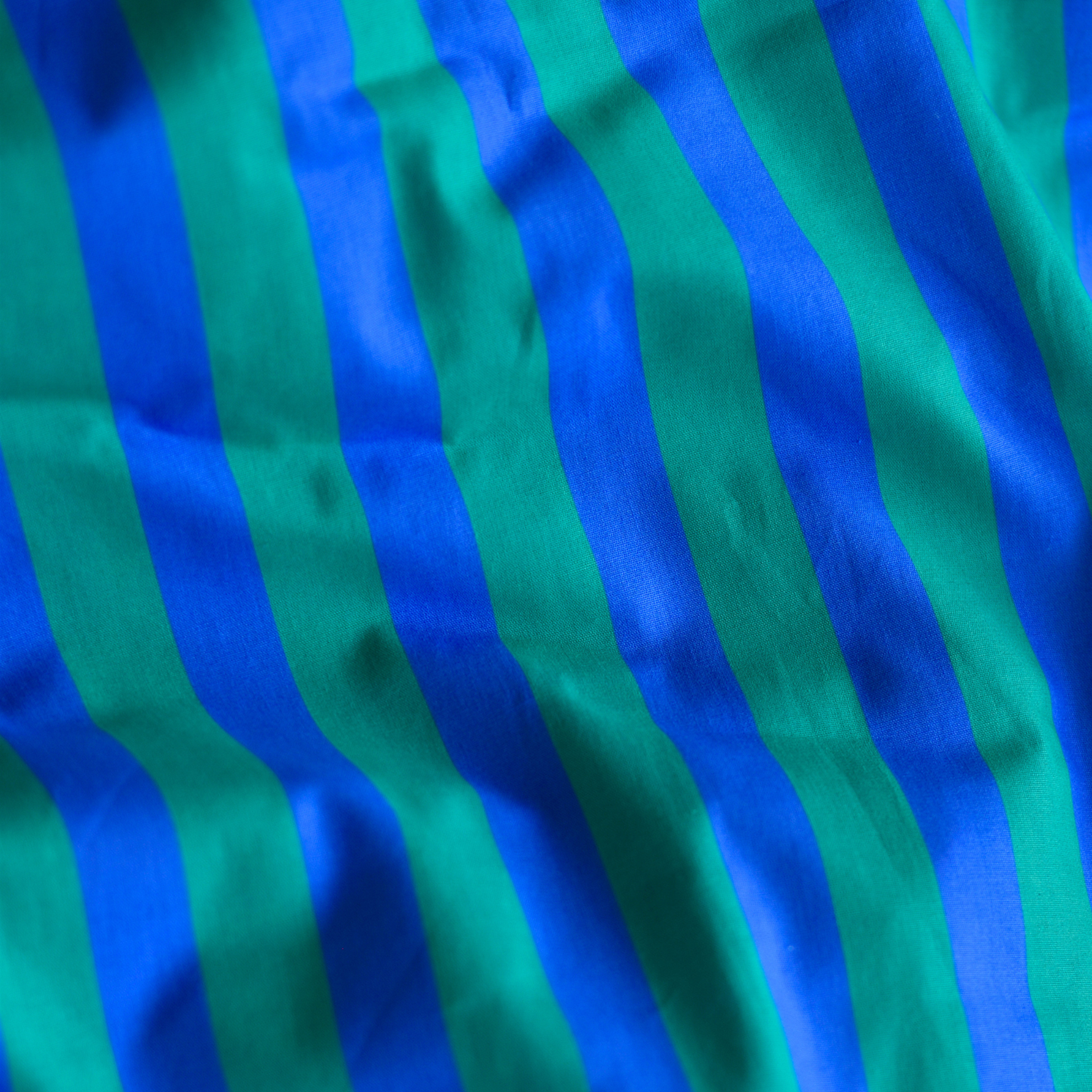 Blauw Groene Gestreepte Katoen Poplin Stof voor Kleding en Naaiprojecten 100 g/m²