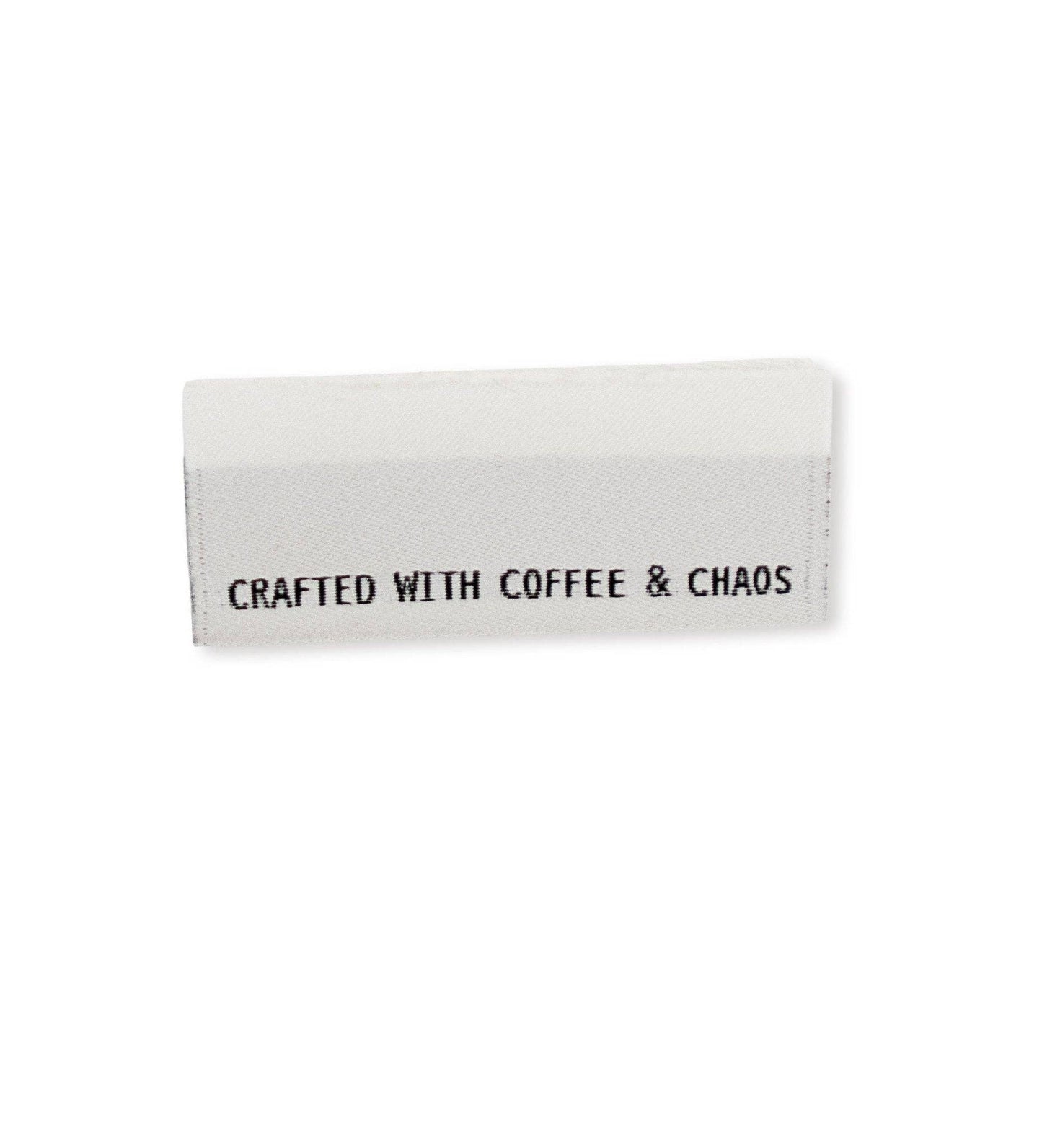 Naailabels "Crafted with Coffee & Chaos" – Geweven Labels voor Kleding, Set van 4