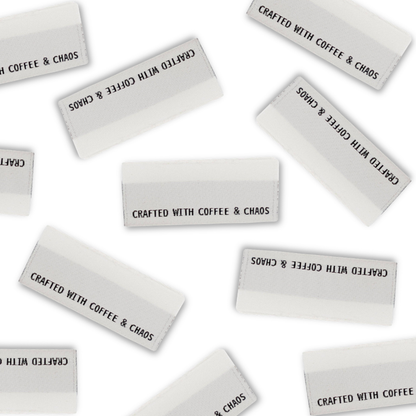 Naailabels "Crafted with Coffee & Chaos" – Geweven Labels voor Kleding, Set van 4